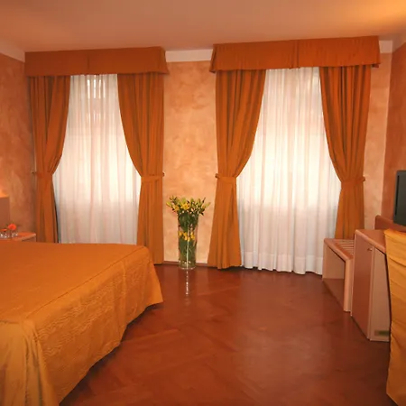 Ξενοδοχείο Roma 4*