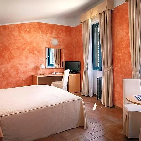 Roma Hotell 4*