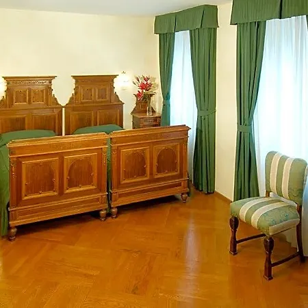 Roma Hotel 4*