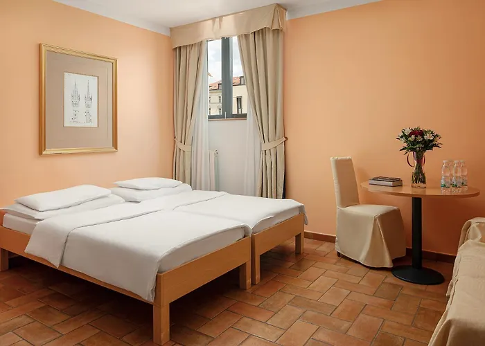 ローマ プラーグ ホテル