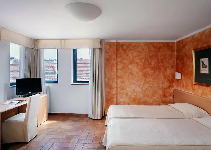 ローマ プラーグ ホテル 4*