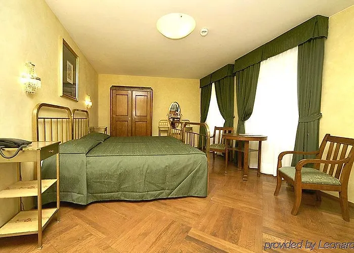 ローマ プラーグ ホテル