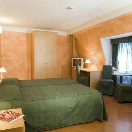 Roma Hotell 4*